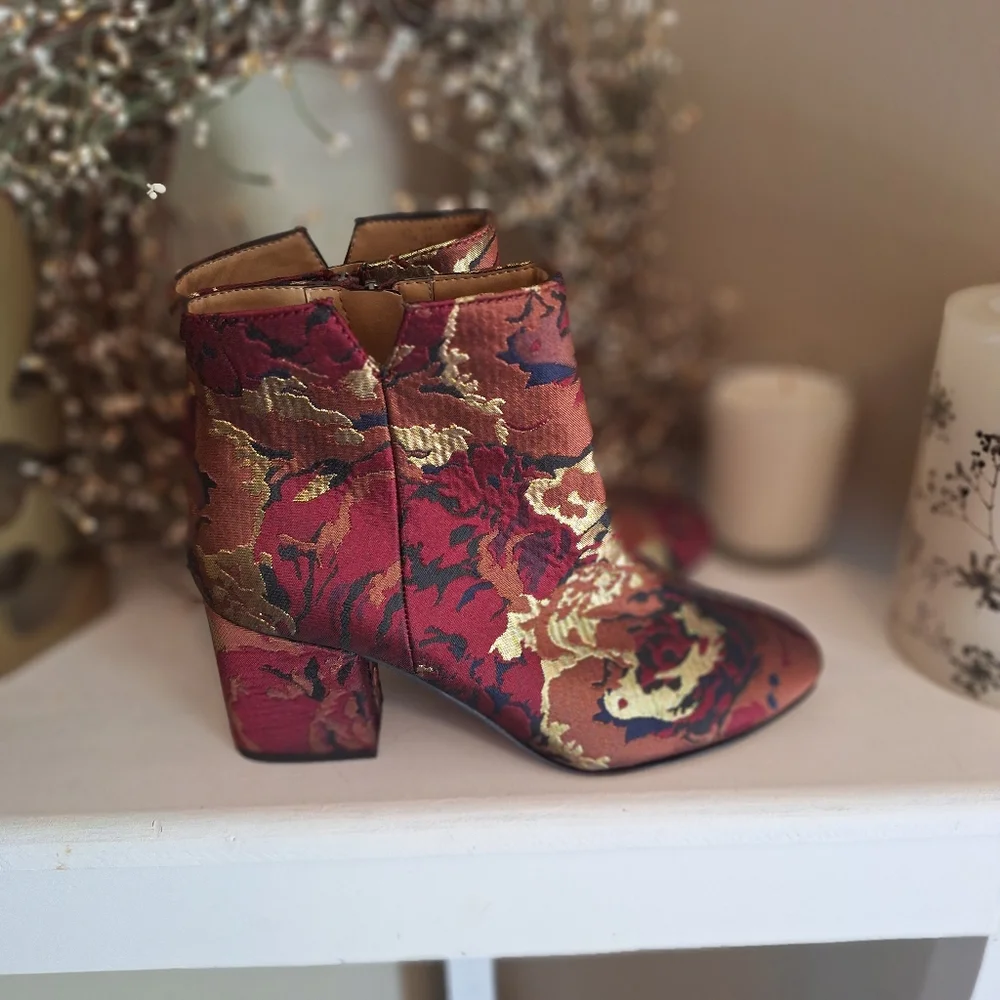 🥰NEW Franco Sarto Olympia tapestry textured floral block heel boot 7.5 - Picture 1 of 15